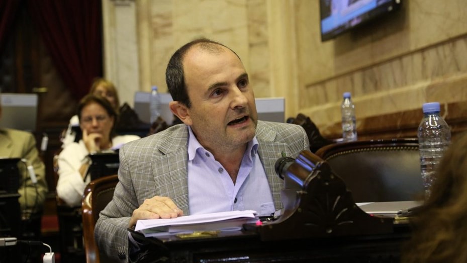 Diputados radicales proponen que el Estado deje de pagarles los sueldos a los obispos | Información General