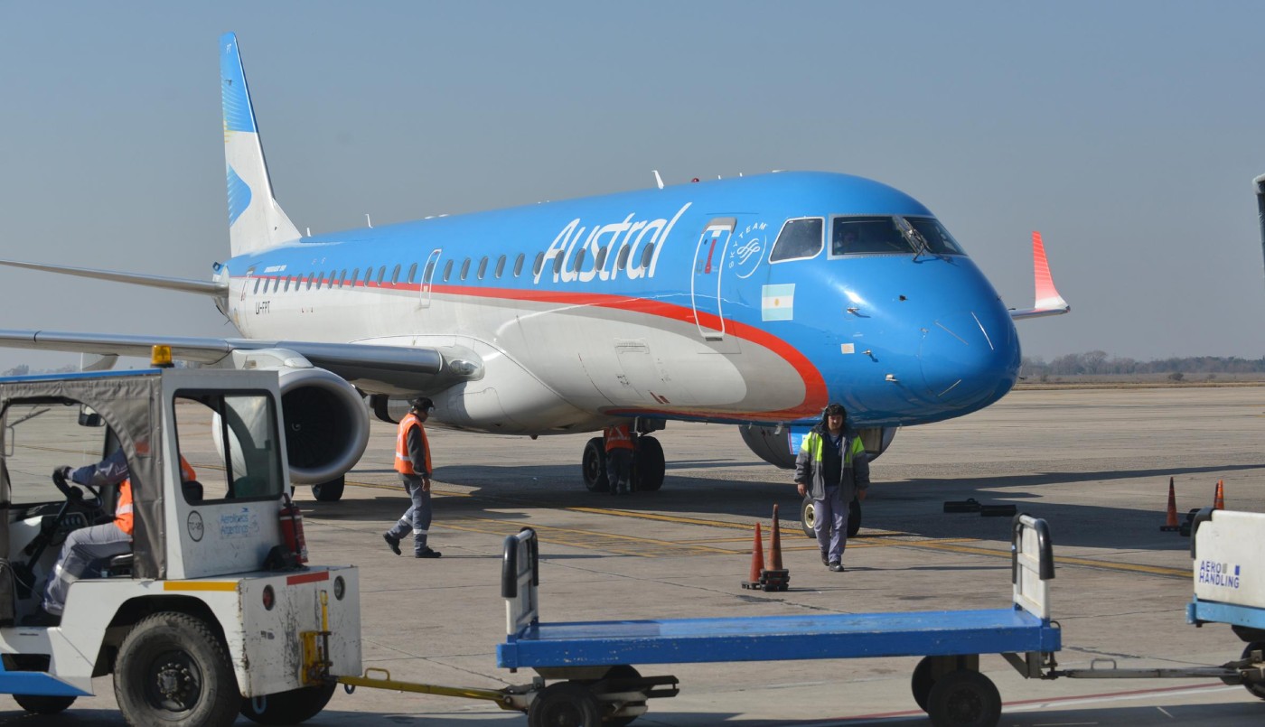 Aeronavegantes de Aerolíneas y Austral anunciaron un paro para el lunes | Información General
