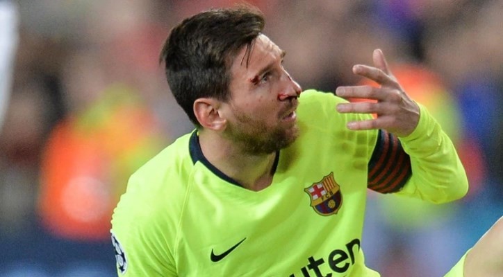 El duro golpe que recibió Messi en el partido ante el Manchester United | Deportes