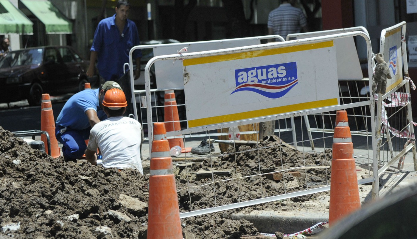 Ladrones en fuga hirieron de un disparo a un empleado de Aguas Santafesinas | Información General