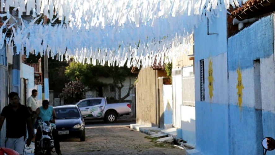 En un barrio de Brasil pintan sus casas de celeste y blanco e hincharán por Argentina | Deportes