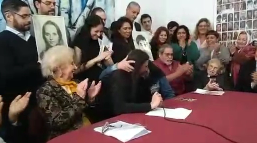 Las Abuelas de Plaza de Mayo presentaron a Javier, el nieto 130 | Información General