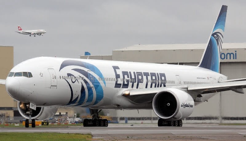 Un avión de la línea EgyptAir que volaba de París a El Cairo se estrelló con 66 personas a bordo | Internacionales
