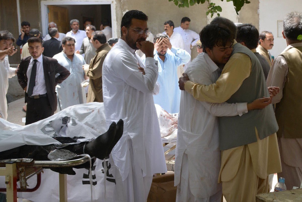 Al menos 71 personas murieron y más de 120 resultaron heridas en un ataque terrorista a un hospital de Pakistan | Internacionales