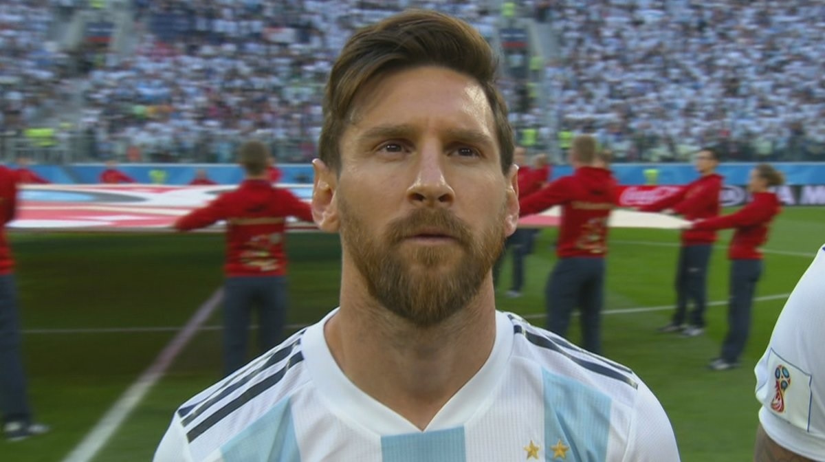 Un niño lo explicó: ¿Qué hace Lionel Messi cuando suena el Himno argentino? | Deportes