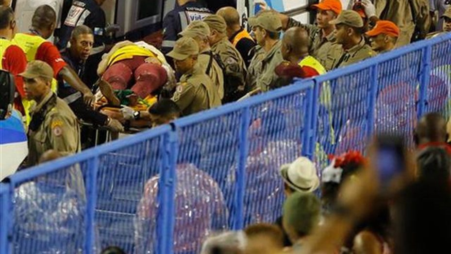 Se desplomó la pasarela de una carroza en el carnaval de Río: al menos 15 heridos | Internacionales