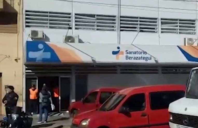 Imputaron al cirujano que le amputó la pierna equivocada a una mujer | Información General