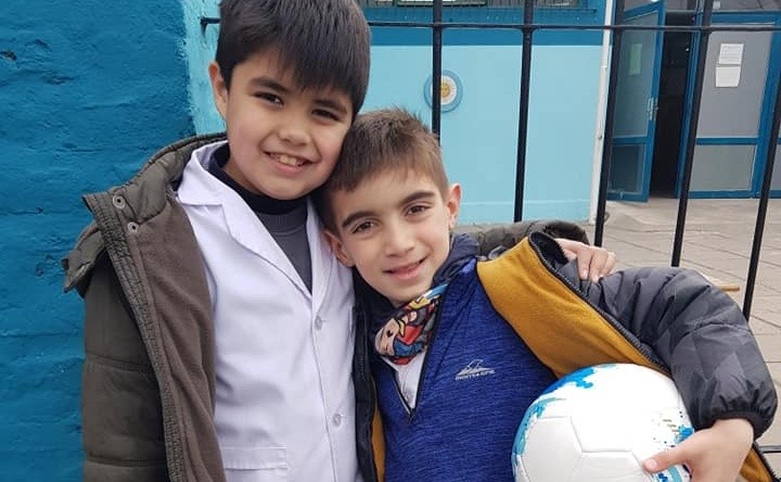 Hizo carteles para recuperar su pelota perdida, se hizo viral y recibió una sorpresa | Tecnología