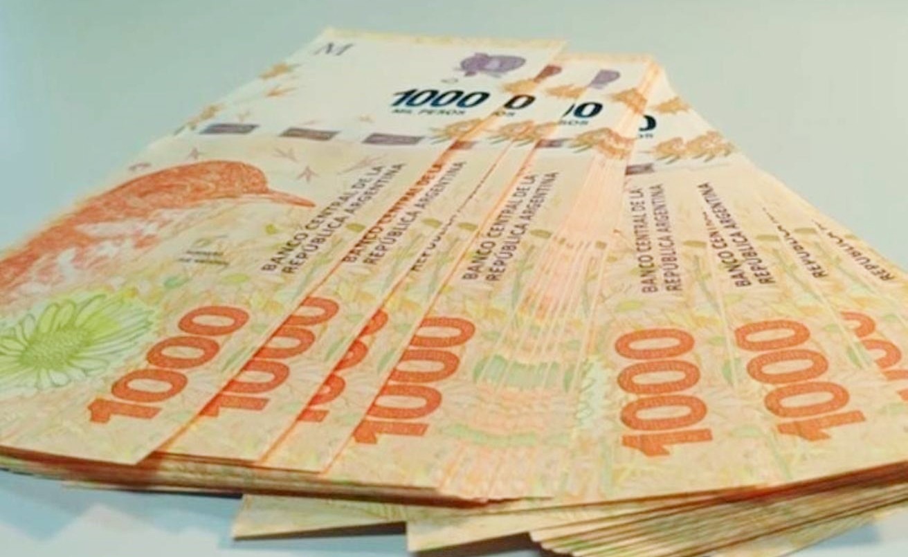 El Gobierno oficializó el otorgamiento de un bono de 5000 pesos para la administración pública | Información General