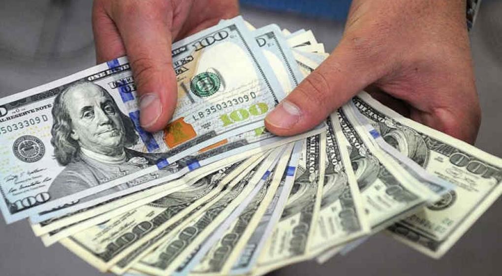 El dólar llegó a los 60 pesos y el riesgo país sigue arriba de los 2.000 puntos | Información General