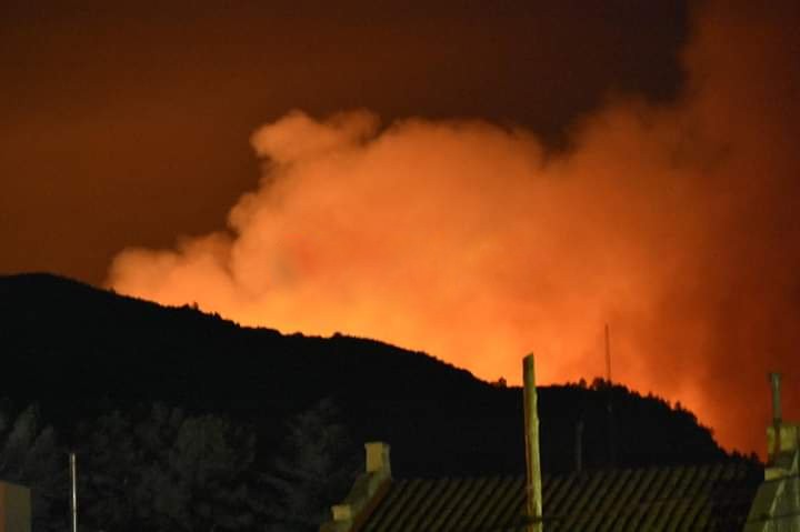 Incendio forestal con medio centenar de evacuados en La Cumbre | Información General