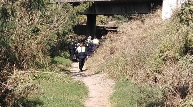 Una mujer quiso arrojar a su hija de tres años desde un puente | Información General