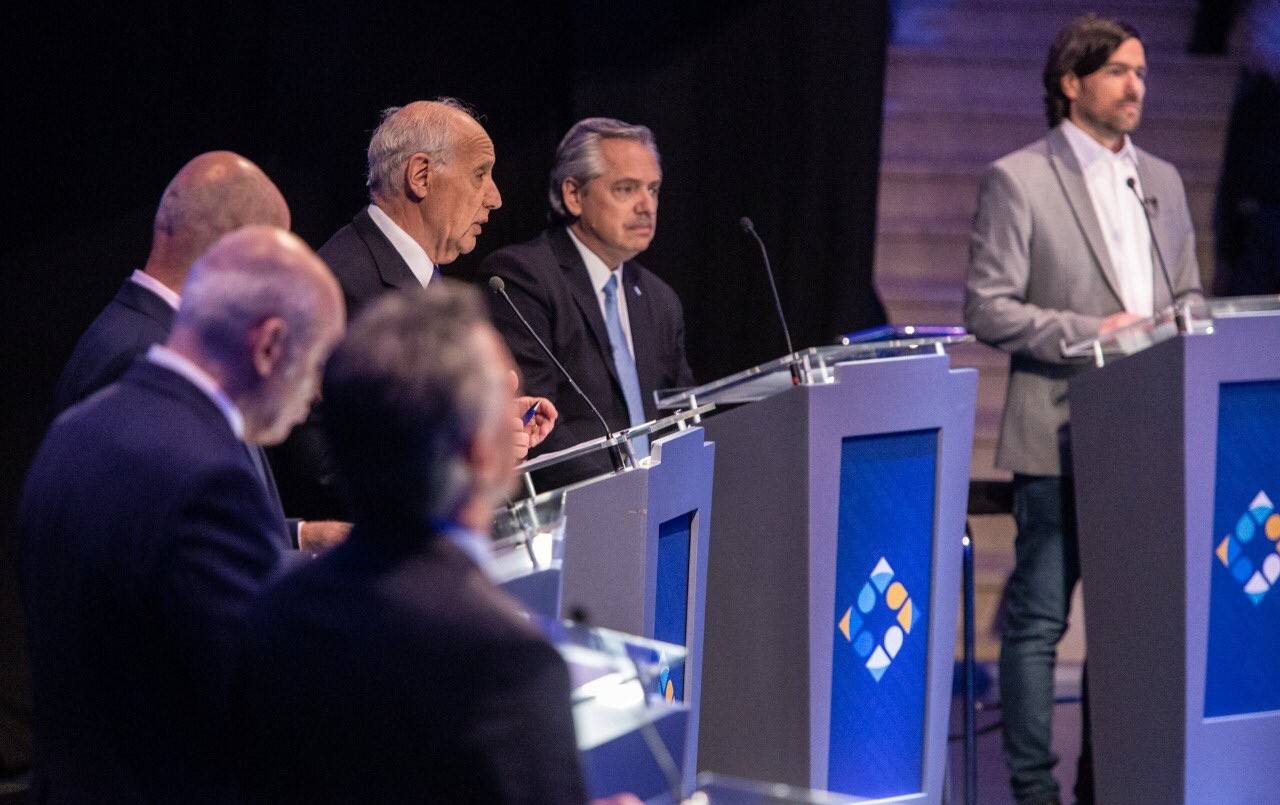 Pocas sorpresas y varias chicanas entre los candidatos en el primer debate presidencial | Información General