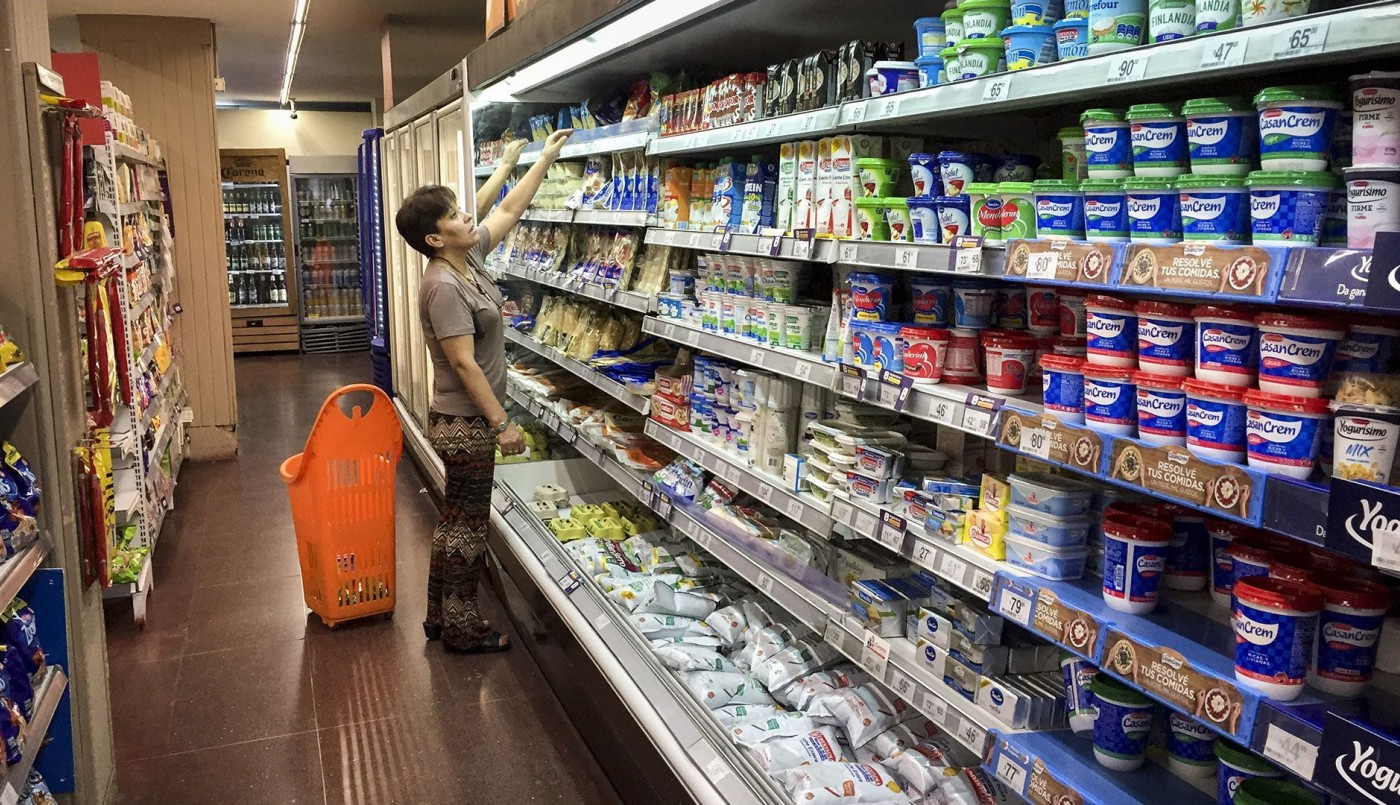 Las ventas bajaron 7,3 % interanual en supermercados y 6,7 % en shoppings | Información General