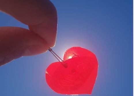 ¿Por qué un "corazón de tapita" puede ayudar a personas con discapacidades invisibles? | Tecnología