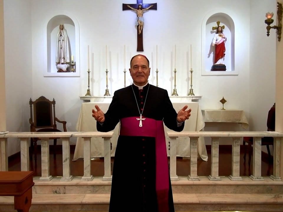 El obispo de San Luis prohibió la presencia de mujeres en los altares | Información General