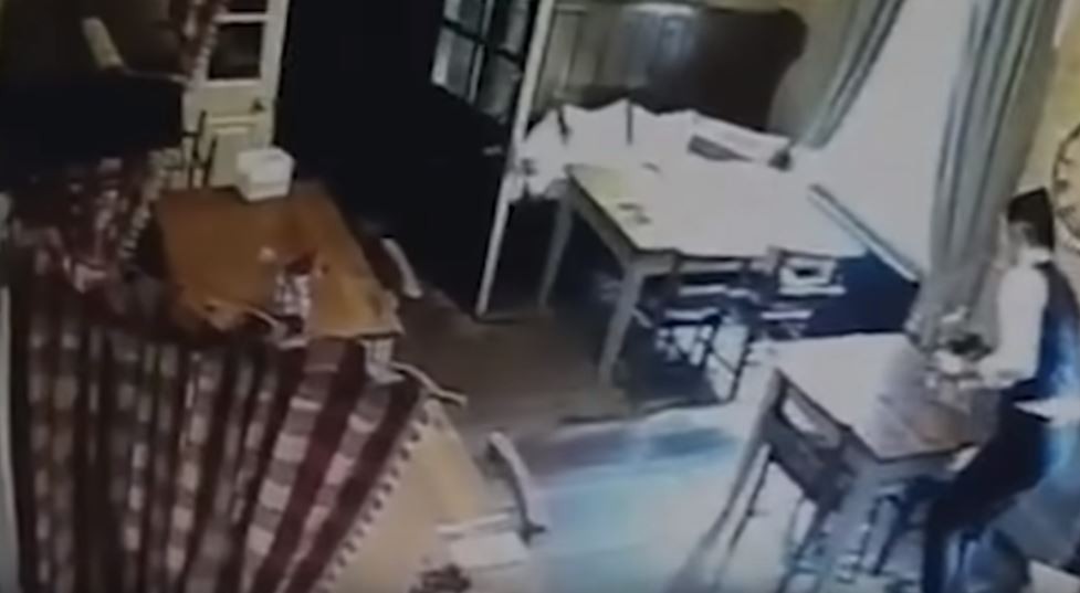 Video: el fantasma de una nena persigue a una moza | Tecnología