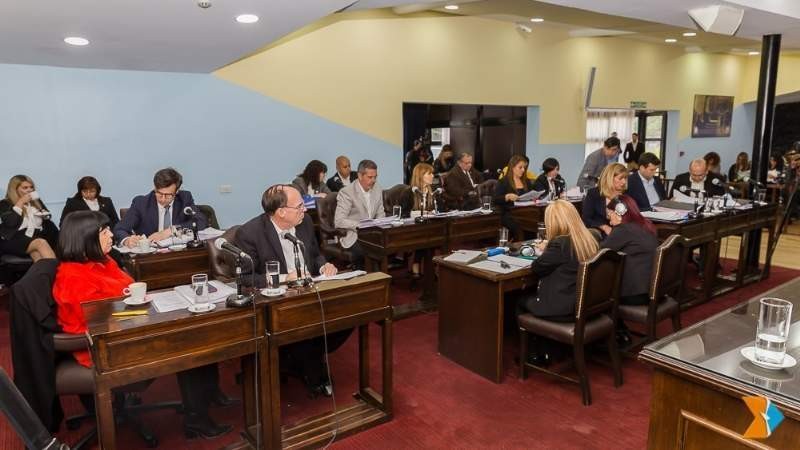 Polémica en la Legislatura de Tierra del Fuego: con 15 diputados, autorizan a tener 224 asesores | Información General