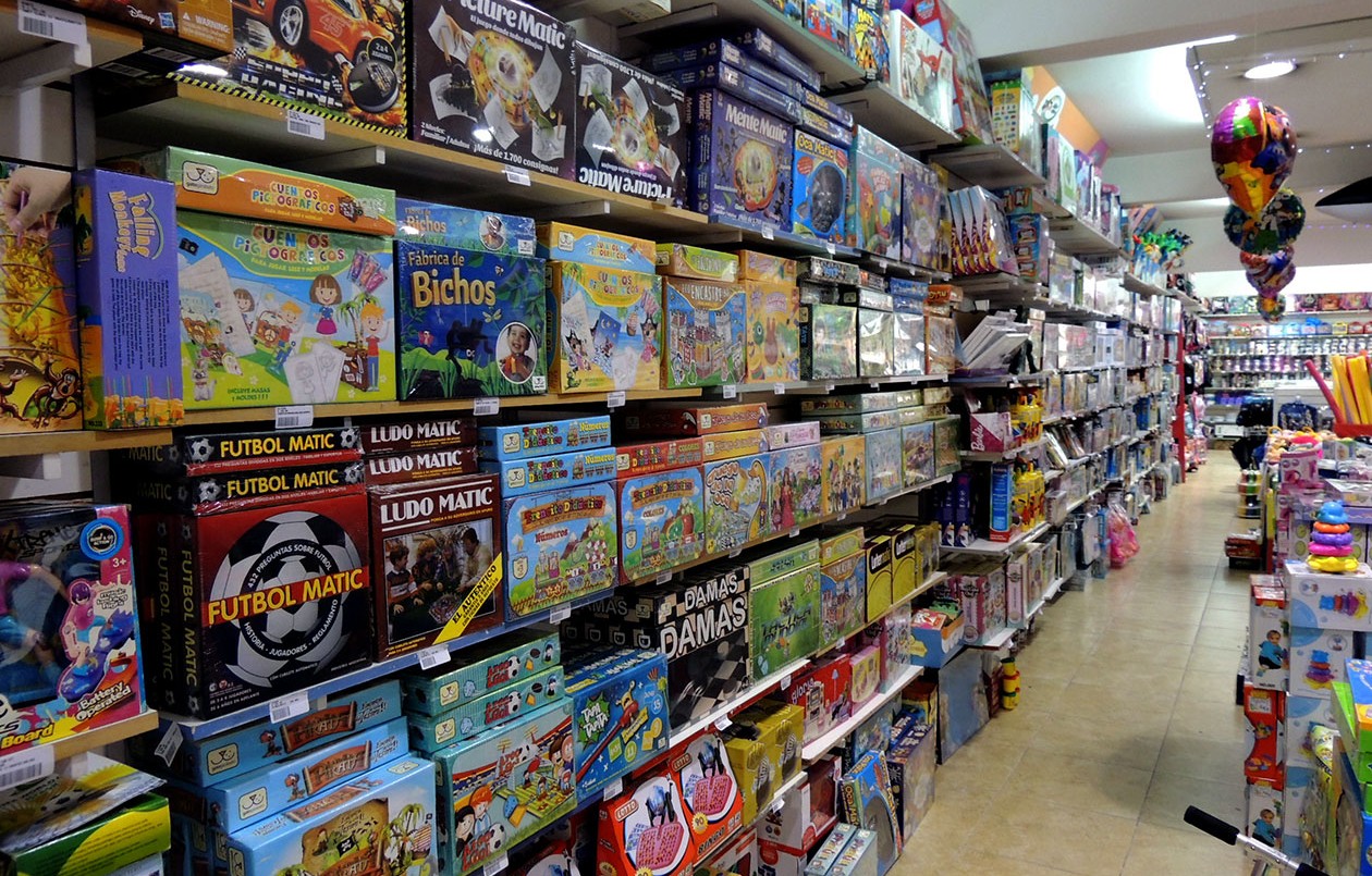 Las ventas por Navidad cayeron en los locales y aumentaron en los sitios online | Información General