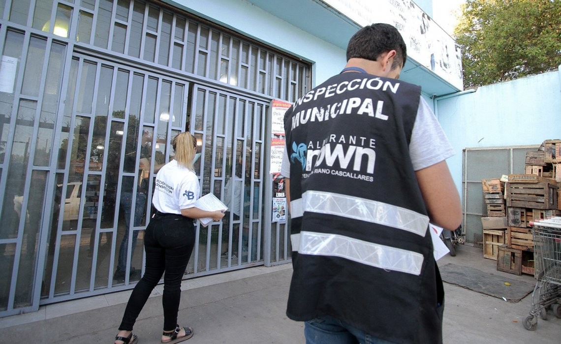 Tarjeta Alimentar: clausuran comercios que aplican recargos a compras | Información General