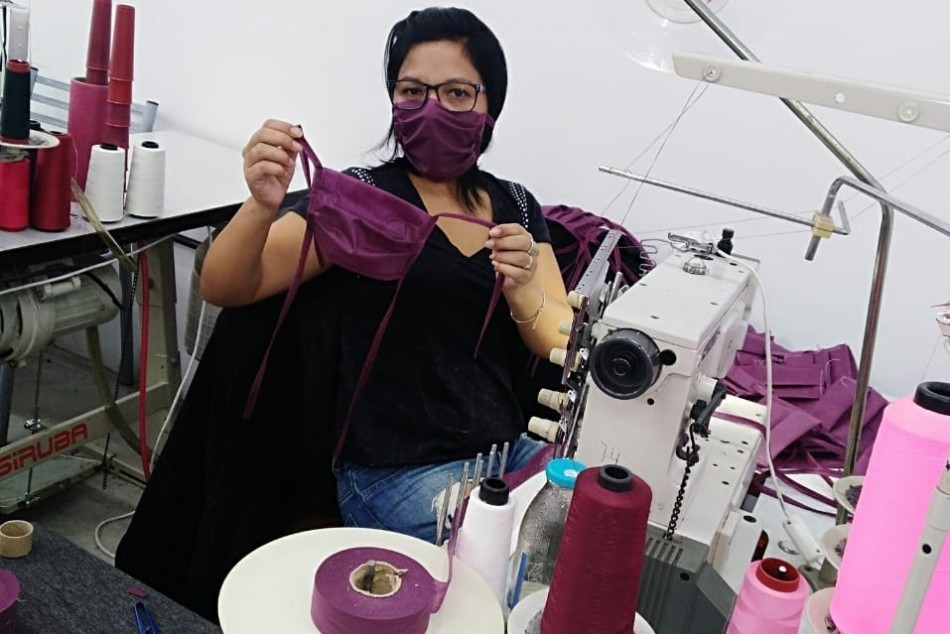 Empresas rosarinas produjeron y entregaron casi 35 mil barbijos | Información General