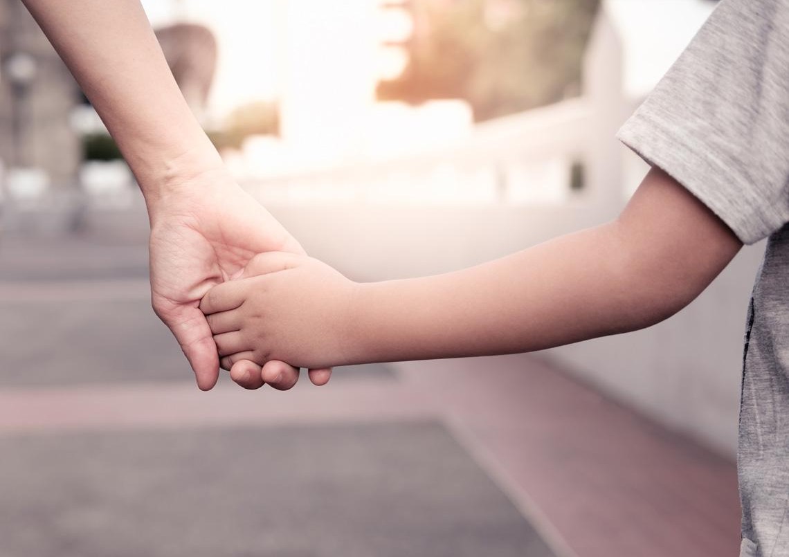 Proponen autorizar "paseos acotados" con chicos durante la cuarentena | Información General