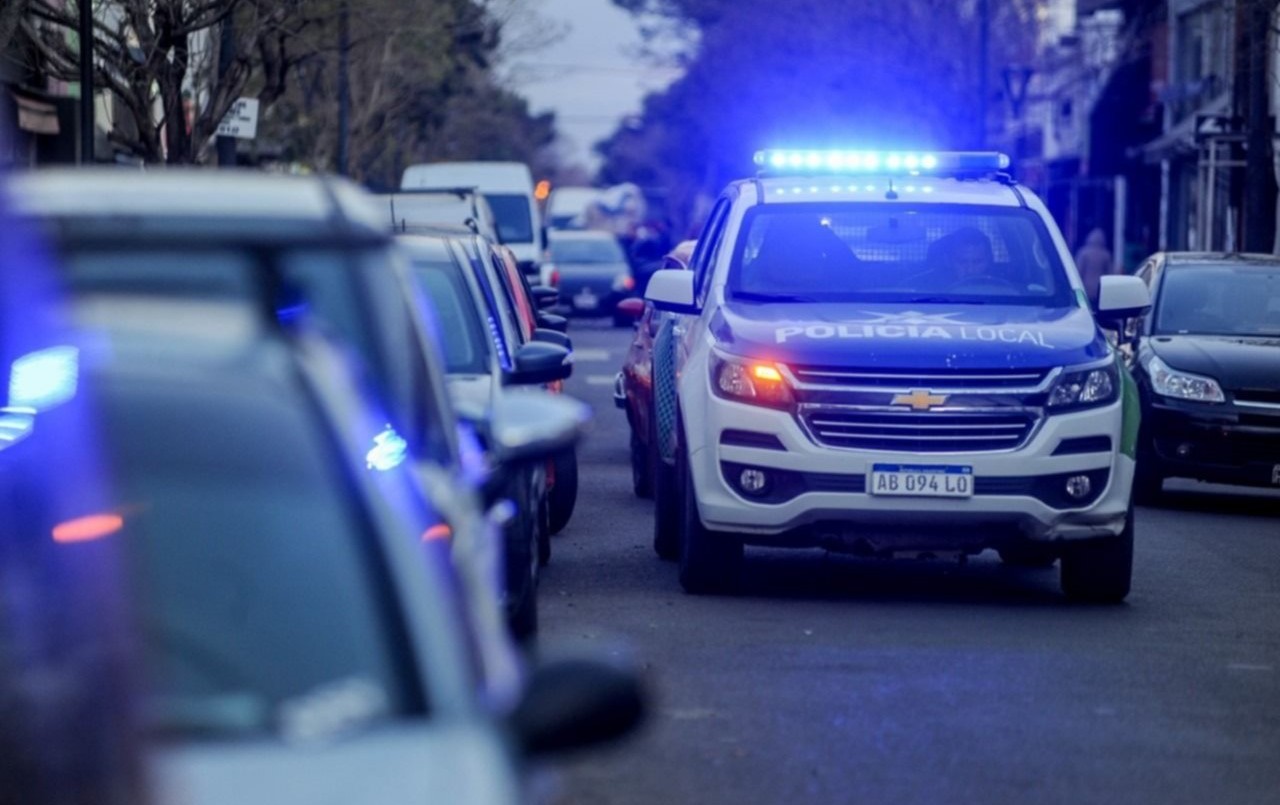 La Plata: asaltan y abusan a una joven de 23 años mientras esperaba el colectivo | Información General