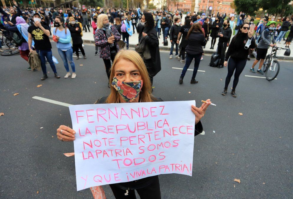 Marcharon a Plaza de Mayo en contra de la cuarentena | Información General