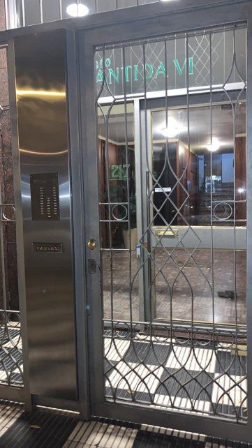 Brutal femicidio en el microcentro: una mujer fue asesinada en su departamento | Información General