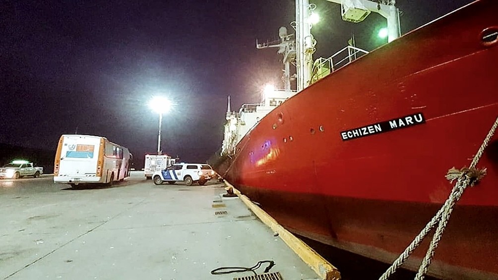 Investigan cómo se contagiaron de Covid-19 los tripulantes de un pesquero que navegaba hacía 35 días | Información General