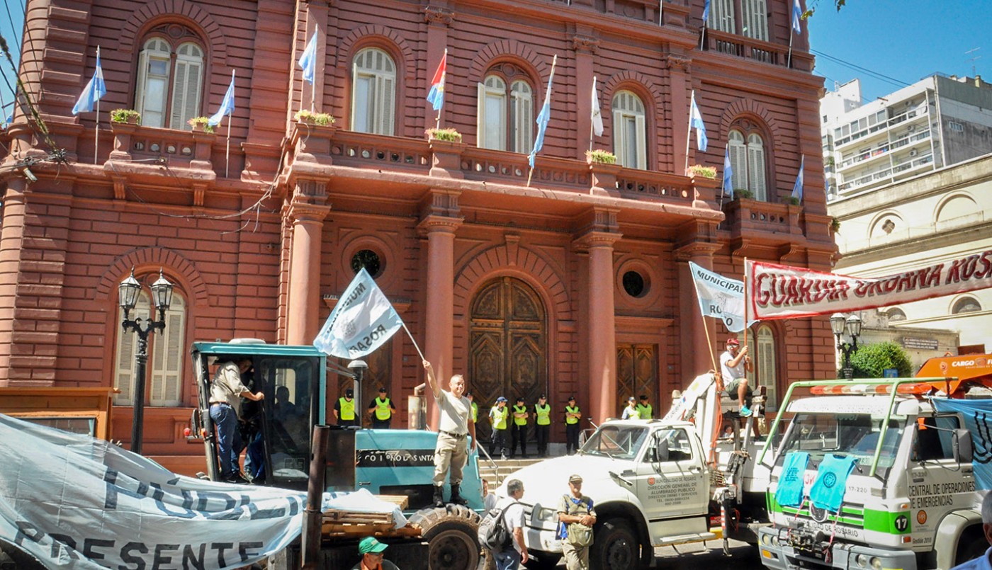 Los trabajadores municipales anuncian una jornada de protesta de 24 horas | Información General