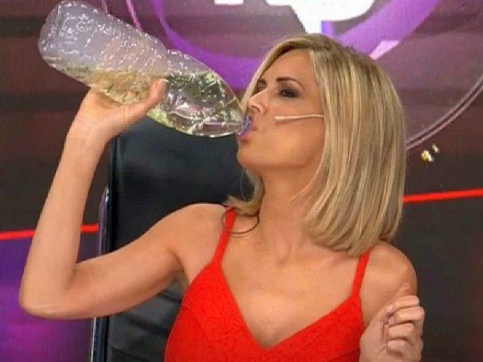 Imputan a Viviana Canosa por mostrarse en su programa bebiendo dióxido de cloro | Información General