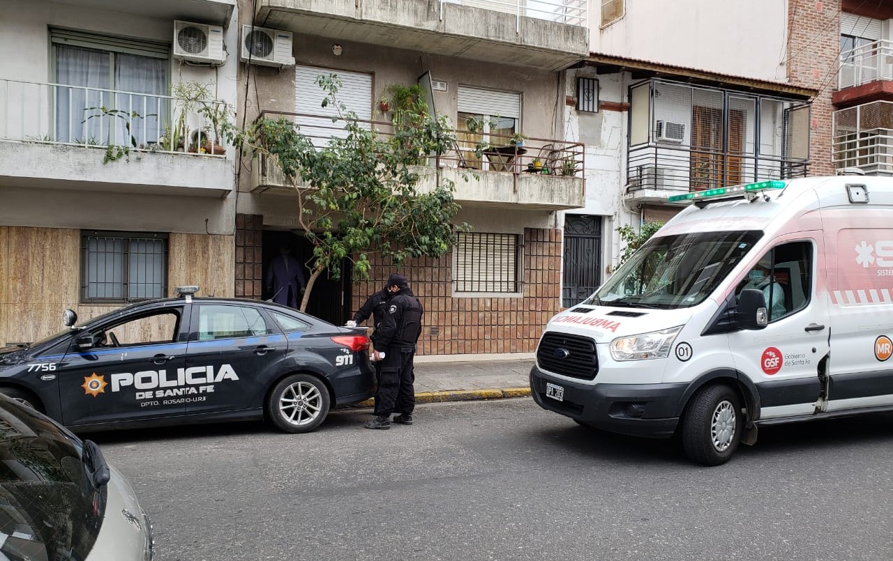 Tenía coronavirus, murió en su departamento y demoran varias horas en retirar su cuerpo | Información General