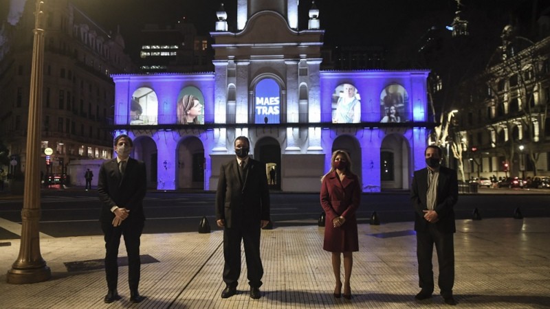 Día del Maestro: Proyectan imágenes de docentes en el Cabildo | Información General