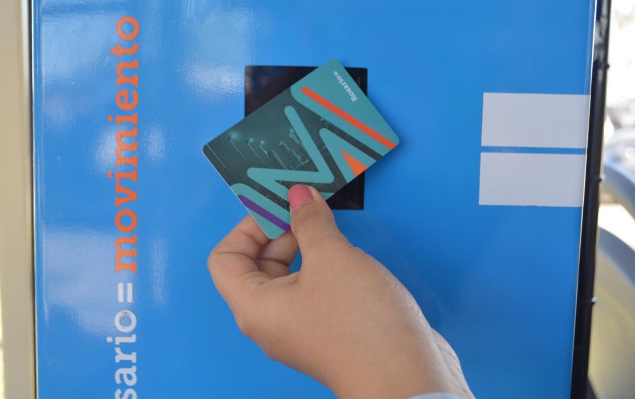 Reabren los puntos de venta y recarga de la tarjeta Movi | Información General