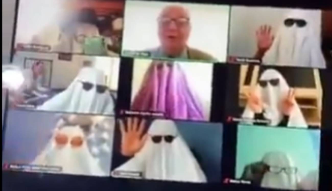 Adelanto de Halloween: Alumnos asustan a profesor vestidos de fantasmas en clase virtual | Tecnología