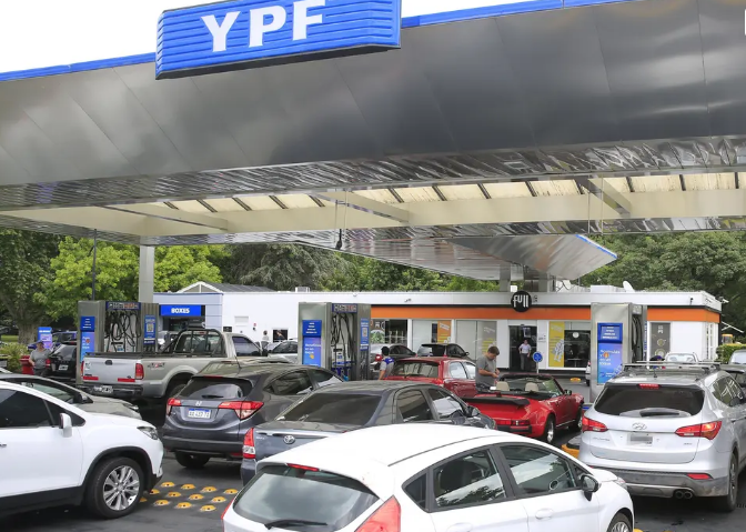 YPF aumenta un 2,5% promedio el precio de los combustibles | Información General
