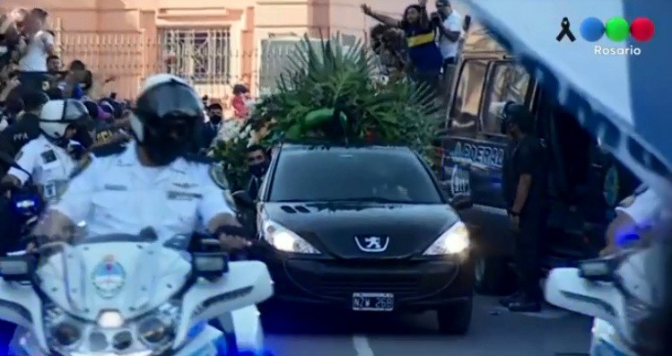 Trasladan el cuerpo de Diego Maradona al cementerio de Bella Vista | Información General