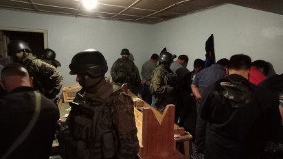 "Operativo Bancarrota": policías ingresan a una estancia ocultos en un camión y desbaratan banda de juego ilegal | Información General