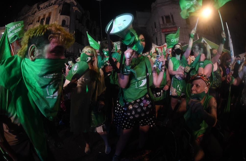 Aborto legal: ausencias sorpresivas y aplausos en el recinto y en la calle | Información General