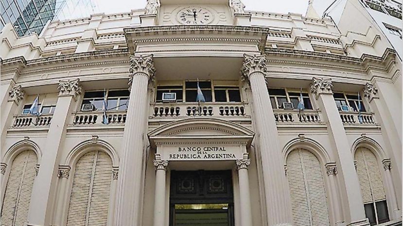 El gobierno traba las importaciones de heladeras, microondas y hasta agua mineral | Información General