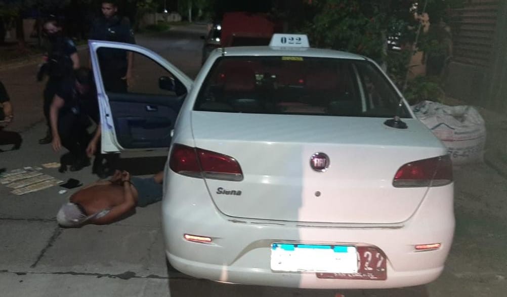 Llevaba un ladrón de pasajero y se tiró del remis en movimiento | Información General