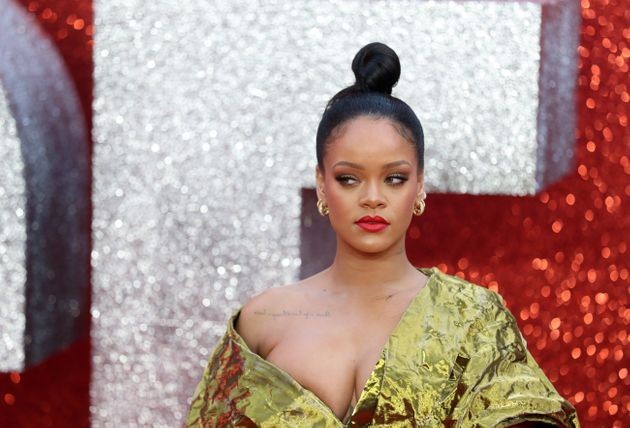 La foto viral de Rihanna para despedir a Donald Trump: sacando la basura en ropa interior | Tecnología