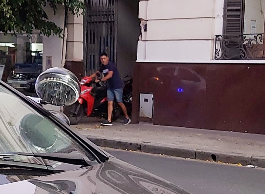 Sain arremetió contra el fiscal que liberó al motochorro | Información General