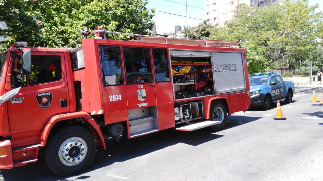 Bomberos rescataron a un hombre que cayó ocho pisos por el hueco de un ascensor | Información General