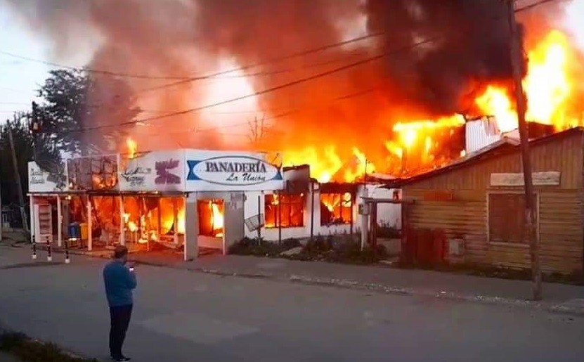 Con una "lluvia de donaciones" reconstruirán "en tiempo récord" una histórica panadería | Información General