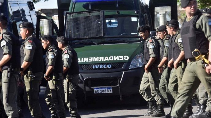 Establecen una suma de 4 mil pesos para militares y fuerzas de seguridad con escalas bajas | Información General