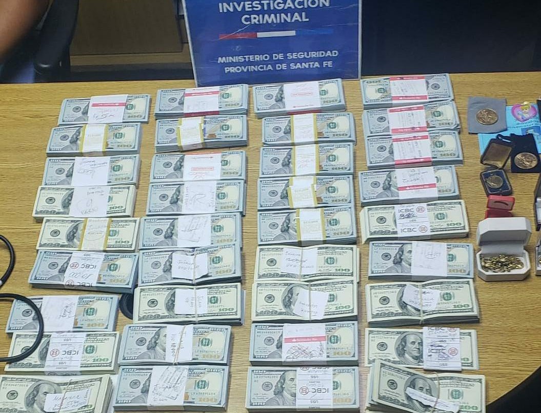 Allanan caja de seguridad y secuestran más de U$S 300.000 | Información General