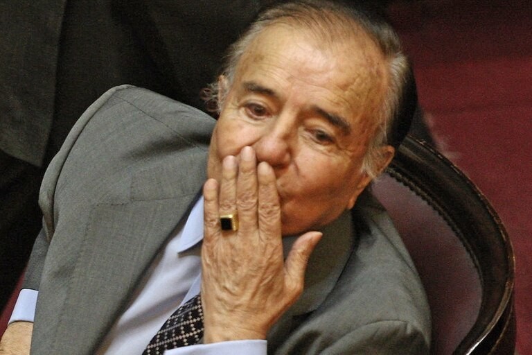 Robaron el anillo de Carlos Menem | Información General