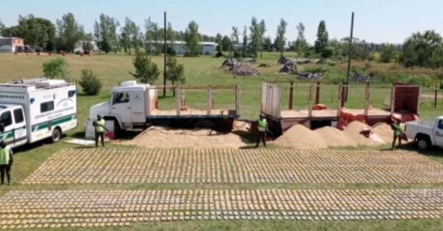 Secuestran dos toneladas de marihuana ocultas en un camión con arroz gracias a la perra Hilda | Información General